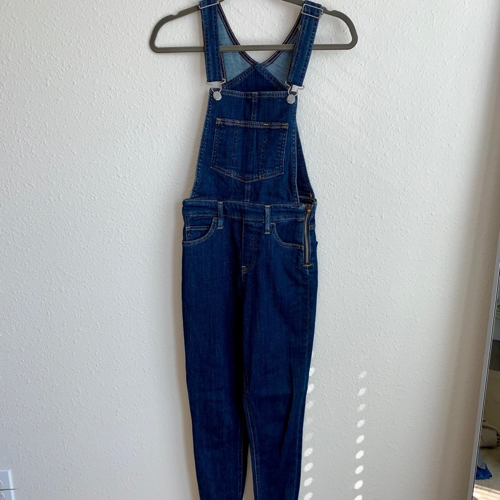Levi’s overalls size 25